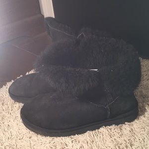 Black Bailey Button Ugg size 9